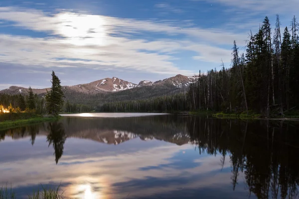 Nacht scape in yellowstone — Stockfoto