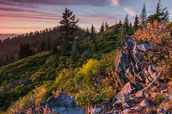 Tramonto da una cima di montagna — Foto Stock