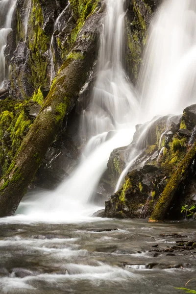 Chute d'eau de près — Photo