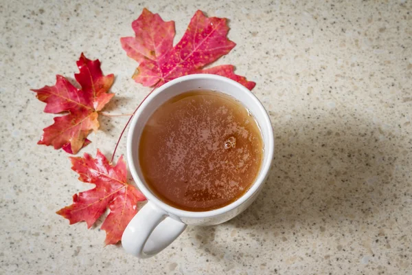 Hot tea in an autumn morning — Stock Photo, Image