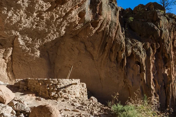 Oude ruïnes in Bandelier Nationaal Monument — Stockfoto