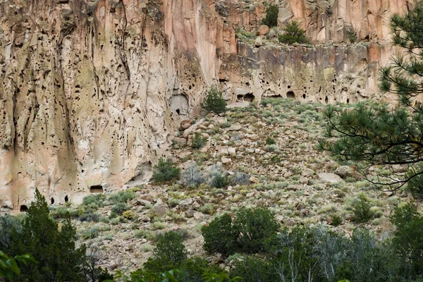 Antik kalıntılar içinde Bandelier Ulusal Anıtı — Stok fotoğraf