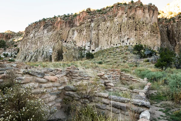 Αρχαία ερείπια στο εθνικό μνημείο Bandelier — Φωτογραφία Αρχείου