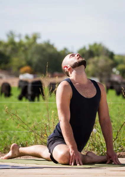 Utomhus yoga — Stockfoto