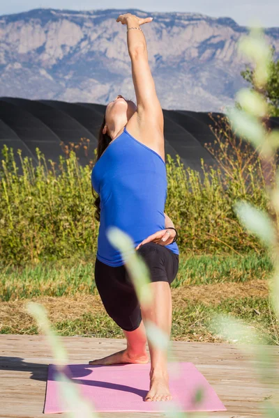 Utomhus yoga — Stockfoto