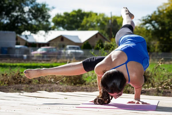 Utomhus yoga — Stockfoto