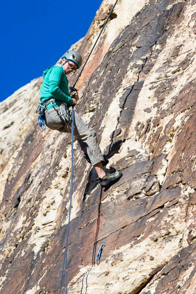 Rock climbing — Stock Photo, Image