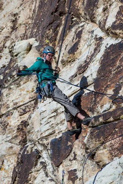 Rock climbing — Stock Photo, Image