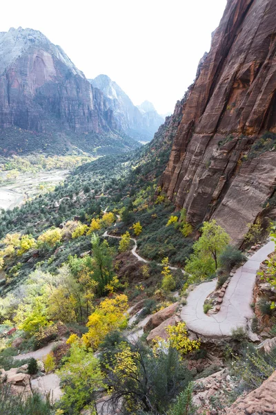 Trilha de caminhadas switchback — Fotografia de Stock