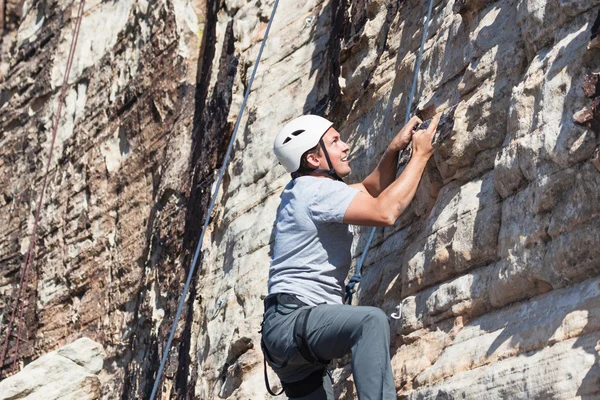 Rock climbing — Stock Photo, Image