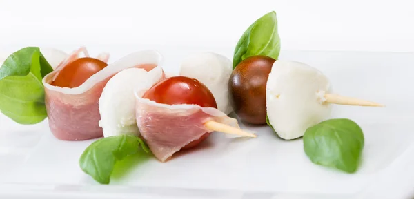 Mozzarella fresca e antipasto di pomodoro — Foto Stock