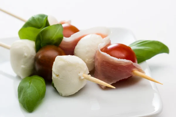 Świeża mozzarella i pomidory przekąska — Zdjęcie stockowe