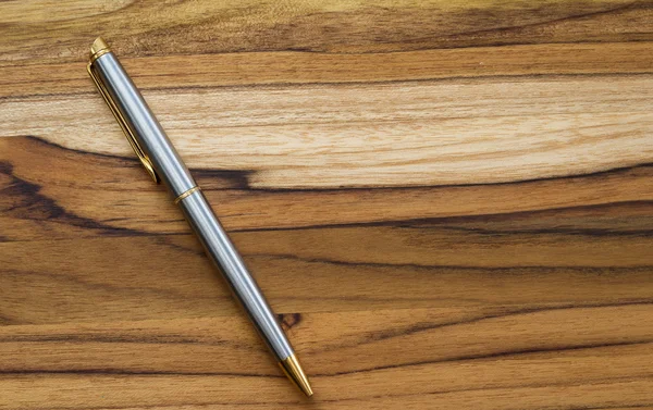 Stift auf dem Tisch — Stockfoto