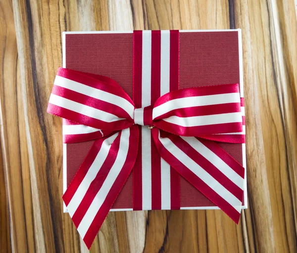 Gift box with a bow — Stock Photo, Image