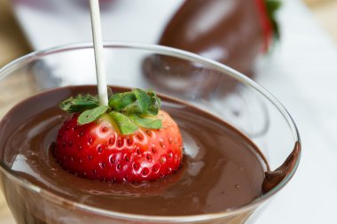 çikolata batırılmış çilek 