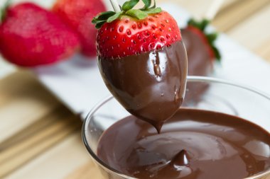 çikolata batırılmış çilek 