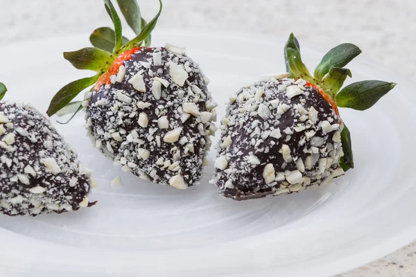 Fresas bañadas en chocolate —  Fotos de Stock