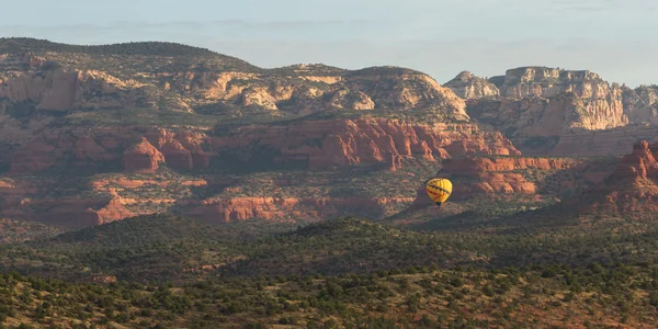 Heißluftballonfahrt in Sedona — Stockfoto