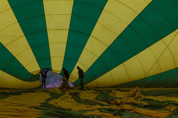 Nadmuchiwanie balonu — Zdjęcie stockowe