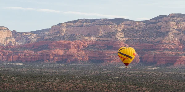 Sıcak hava balon ride Sedona'daki — Stok fotoğraf