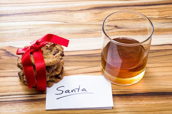 Kekse und Whiskey für den Weihnachtsmann — Stockfoto