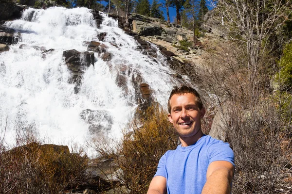 Selfie with a waterfall — Stock Photo, Image