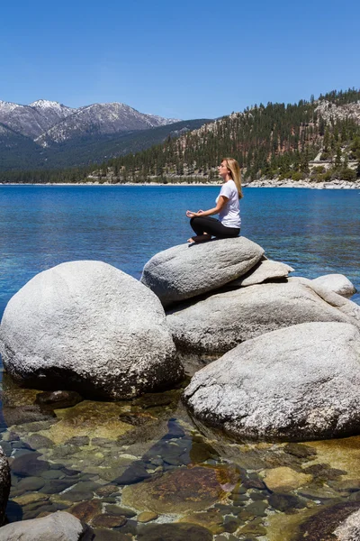 Détente dans le lac Tahoe — Photo