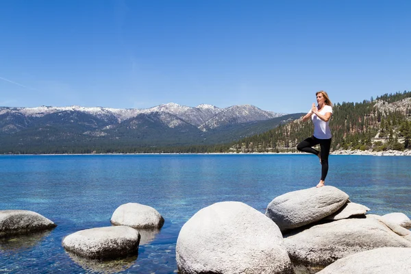 Lake Tahoe'da rahatlatıcı — Stok fotoğraf