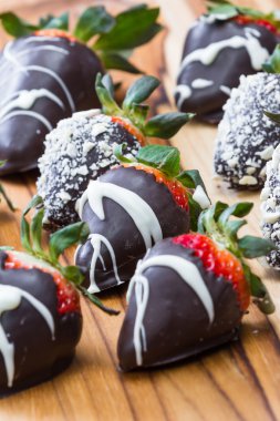 çikolata batırılmış çilek