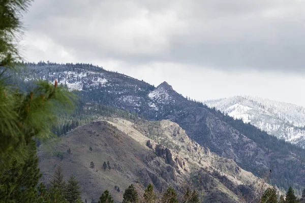 Neige dans les montagnes — Photo