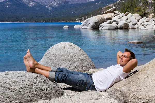 Relajarse en el lago Tahoe —  Fotos de Stock