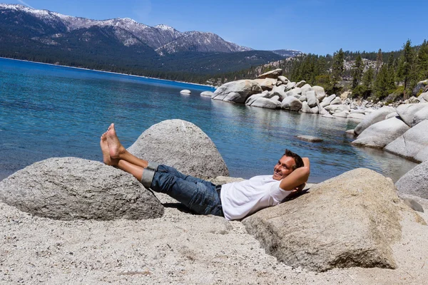 Relajarse en el lago Tahoe — Foto de Stock