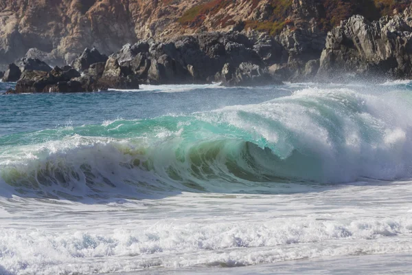 Sıçramasına dalgalar — Stok fotoğraf