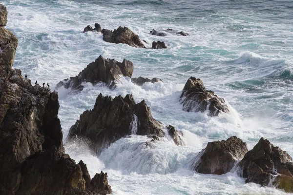 Ondas e salpicos — Fotografia de Stock