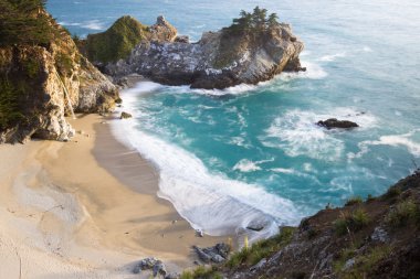 kıyı şelale, California