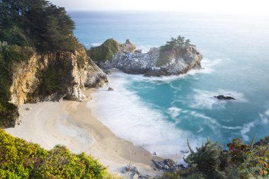 kıyı şelale, California