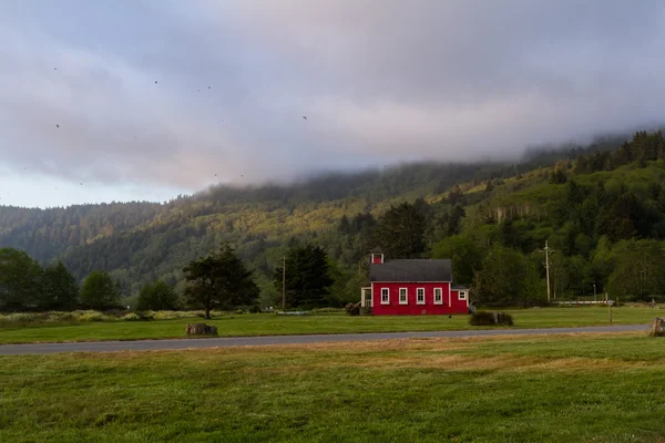 Rode school huisje — Stockfoto