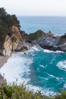 kıyı şelale, California