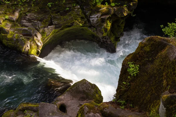 Chute d'eau d'en haut — Photo