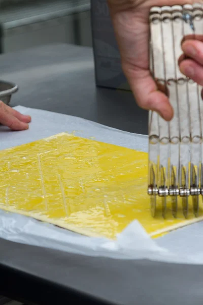 Preparing puff pastry — Stock Photo, Image