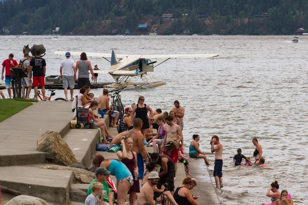 Amphibious plane on the lake — Stok fotoğraf