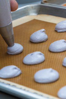 Fransızca macaroons hazırlanıyor
