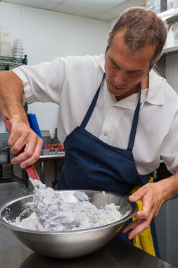 Chef malzemeler karıştırma