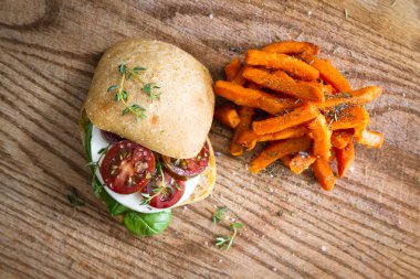 taze Mozzarella peyniri Fesleğenli domates sandviç