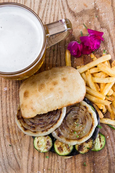 Sándwich de verduras a la parrilla —  Fotos de Stock