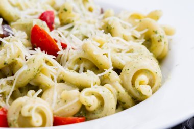 trottole çanak ışık pesto ile