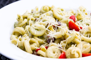 trottole çanak ışık pesto ile