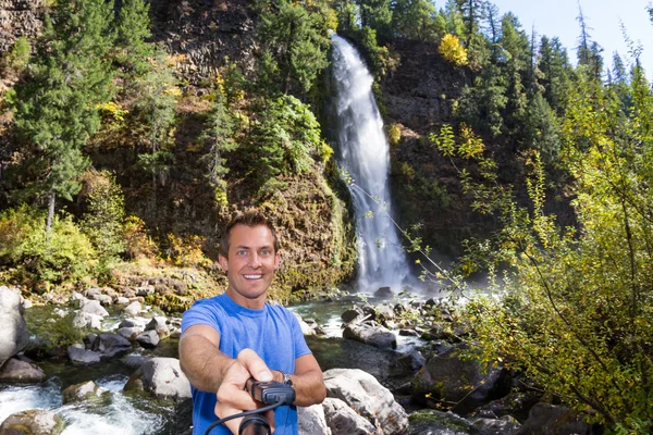 Selfie with a waterfall — Stock Photo, Image