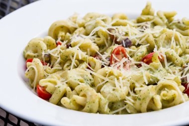 trottole çanak ışık pesto ile