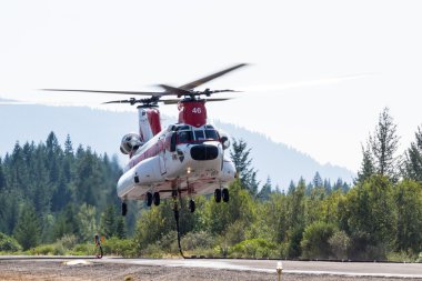 chinook helicopter lifting off